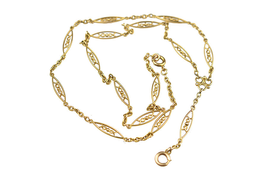 Filigree chain outlet