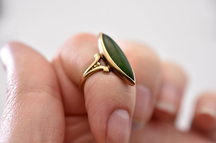 Vintage 10k Jade Navette Ring