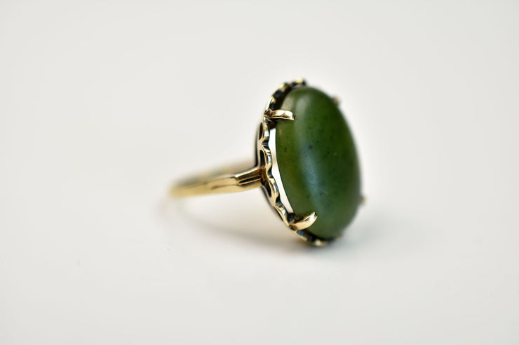 Vintage 10k Jade Statement Ring in Scalloped Setting