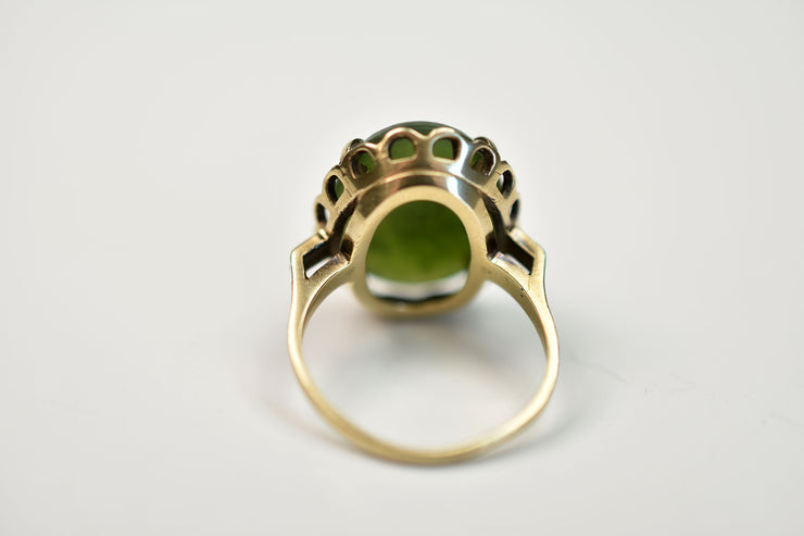 Vintage 10k Jade Statement Ring in Scalloped Setting
