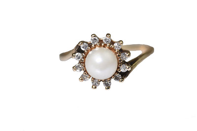 Vintage 10k Pearl and Diamond Cluster Ring