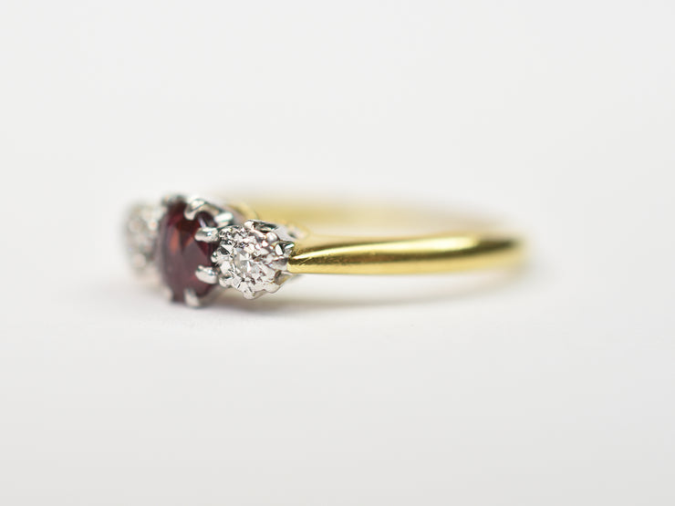 Stunning Vintage 18k & Platinum Ruby & Diamond Three Stone Ring