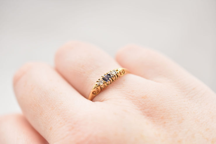 Antique 18k Yellow Gold Sapphire & Diamond Ring