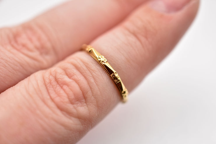 Vintage 14k Art Deco Embossed Floral Eternity Wedding Ring